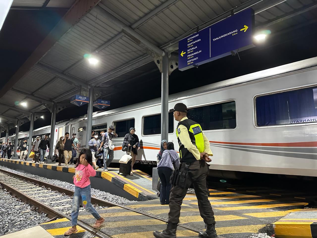 KAI Divre IV Tanjungkarang Imbau Pelanggan Berangkat Lebih Awal ke Stasiun Guna Hindari Tertinggal Kereta Api