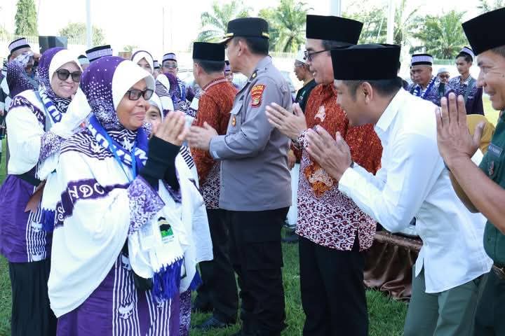 Pemkab Lampung Utara Lepas 47 Jemaah Haji Kloter 2 Tahun 2025