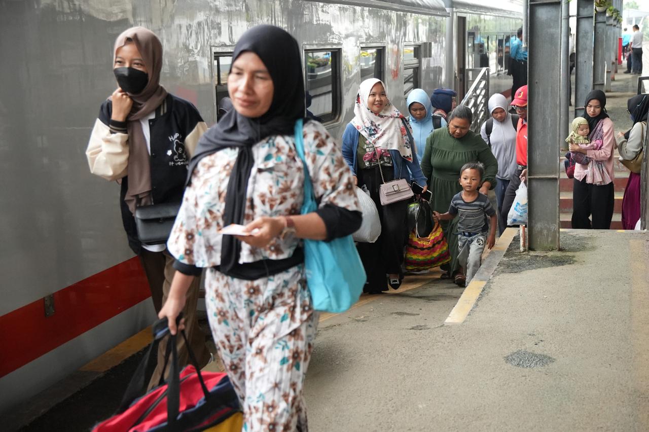 Hingga H-3 Lebaran, 11.566 Penumpang Mudik dari Bandar Lampung Menggunakan Kereta Api