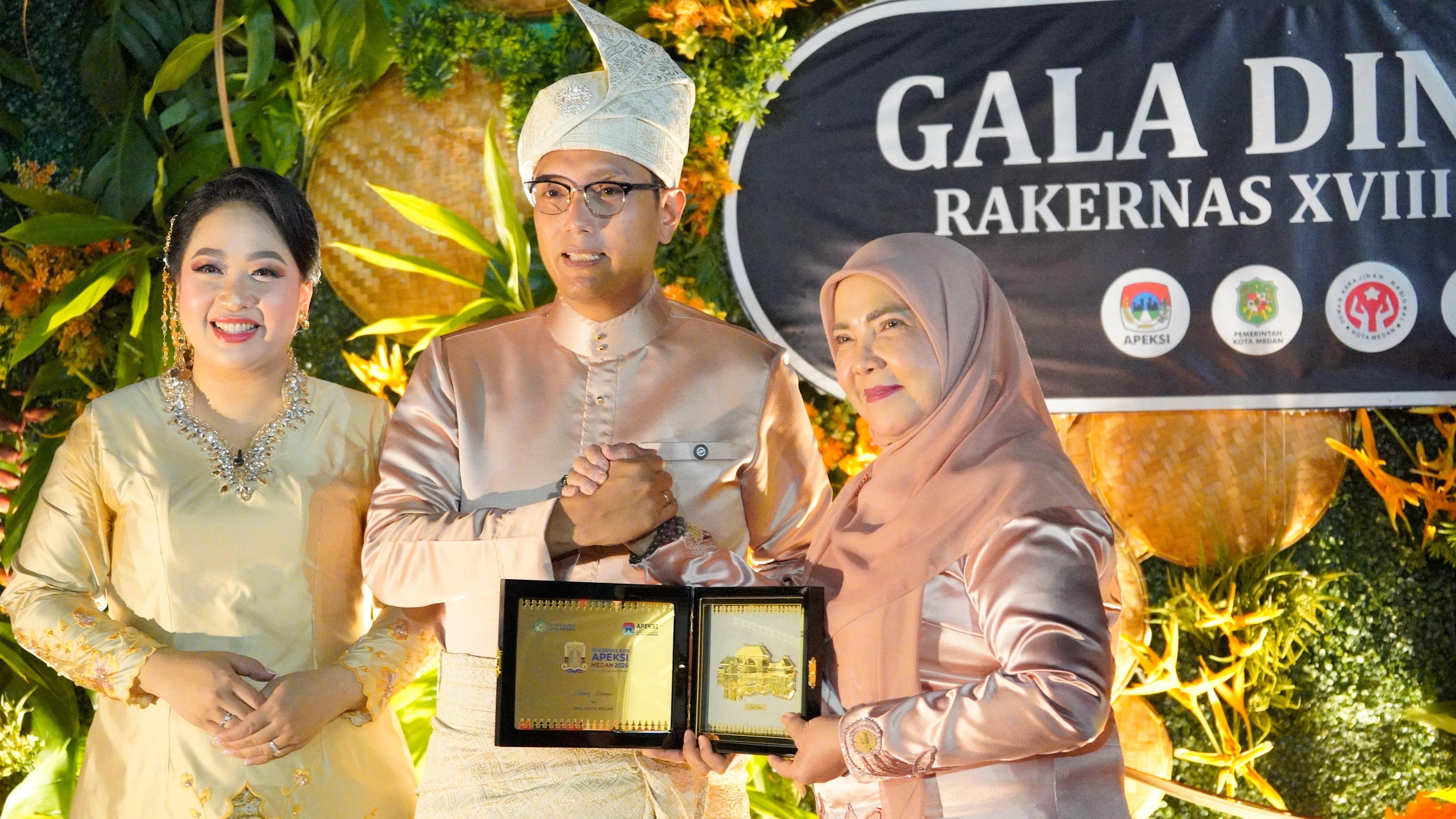 Walikota Eva Hadiri Rakernas XVIII APEKSI di Medan