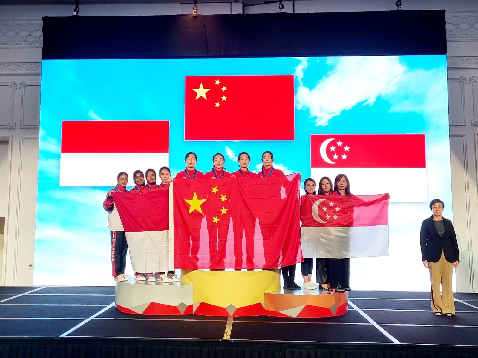 Hari Kartini,Polwan Brimob Polri Juara 2 Indoor Skydiving Asia Di China
