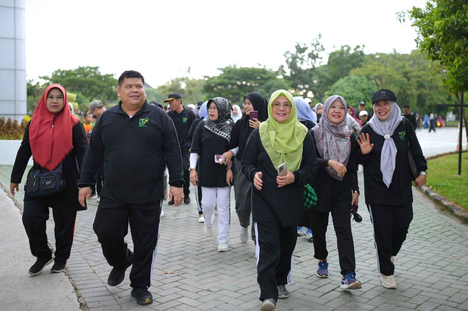 UIN RIL Gelar Jalan Sehat Meriahkan Dies Natalis ke-57 dan HAB ke-80