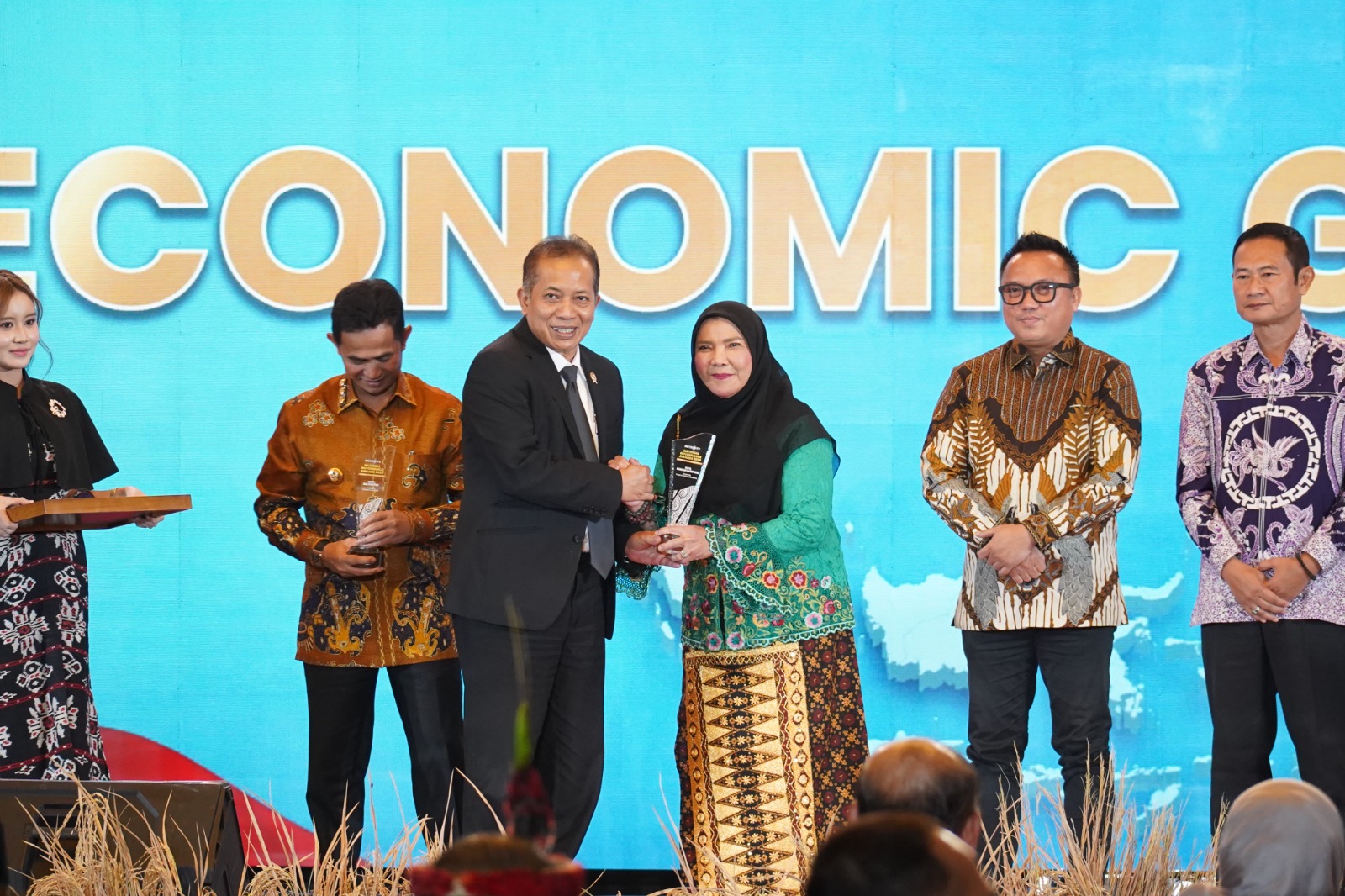 Walikota Eva Raih Penghargaan National Governance Award 2026