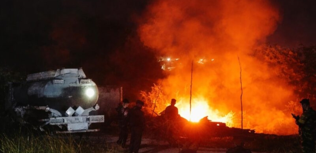 Gudang BBM Ilegal Terbakar Hebat di Pesawaran, Satu Mobil Tangki Ikut Hangus