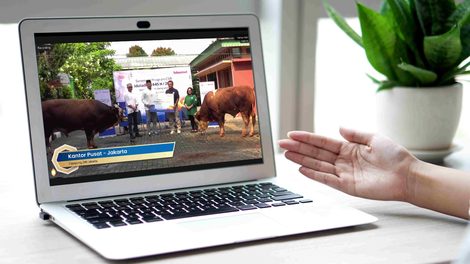 Telkomsel Salurkan 103 Ekor Sapi dan 607 Ekor Kambing Kurban di Momen Idul Adha 1445 H