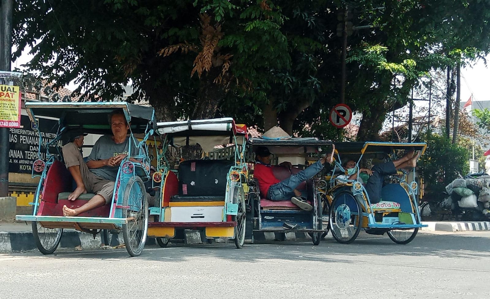 Kisah Tukang Becak di Kota Metro ; Pantang Menyerah!