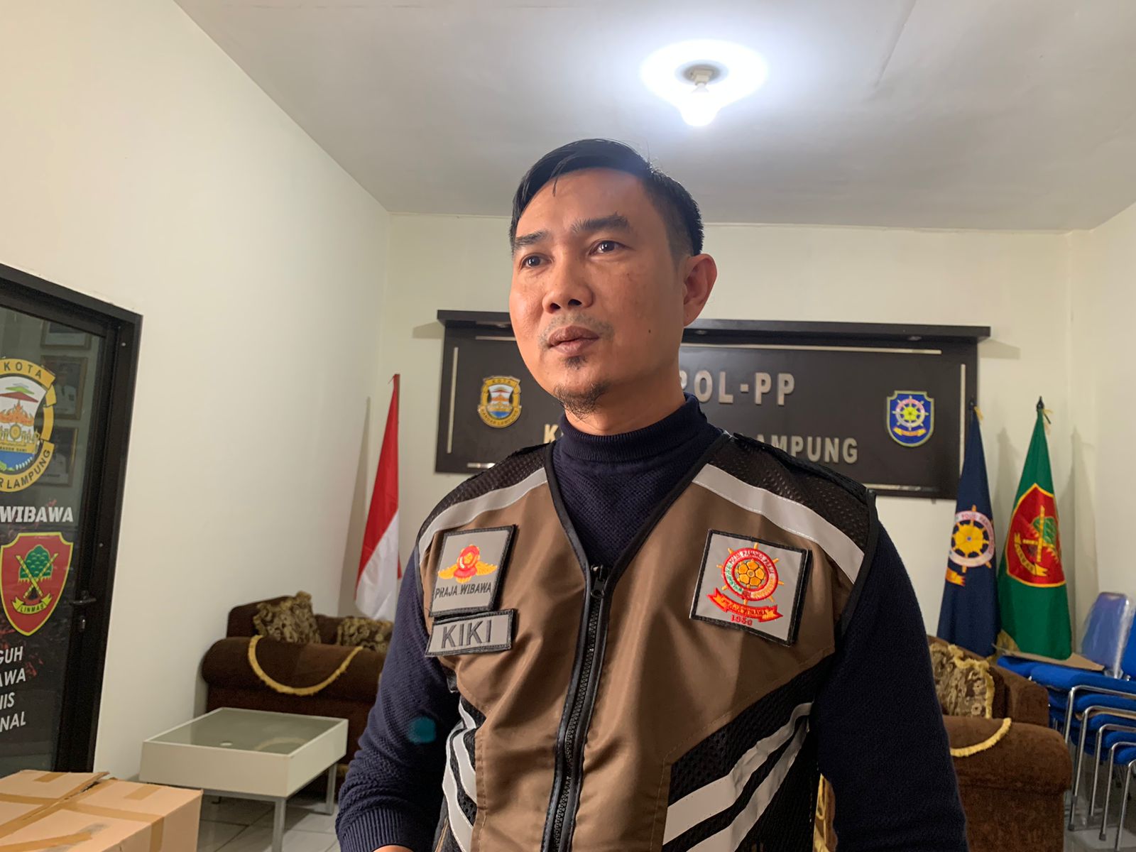 Satpol PP Bandar Lampung Tertibkan Ribuan APK Caleg dan Cawapres
