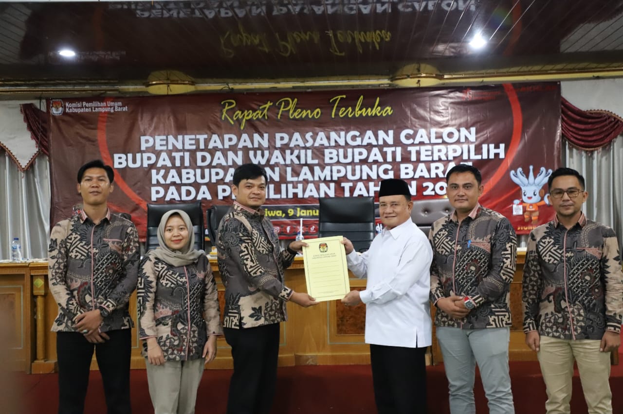 Wakil Bupati Terpilih Mad Hasnurin Terima SK Penetapan Kada Lampung Barat