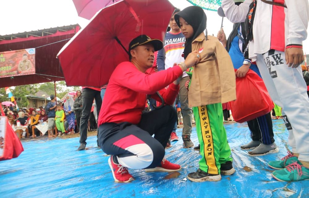 PM-MH Janji Lanjutkan Program Pro Rakyat Seragam Plus Tas Gratis