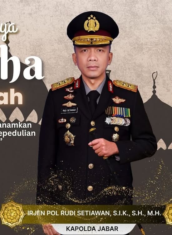 Jenderal Polisi Asal Lampung, Kapolda Jabar Irjen Pol Rudi Setiawan Serahkan 2 Sapi Kurban Untuk Warga Lampung