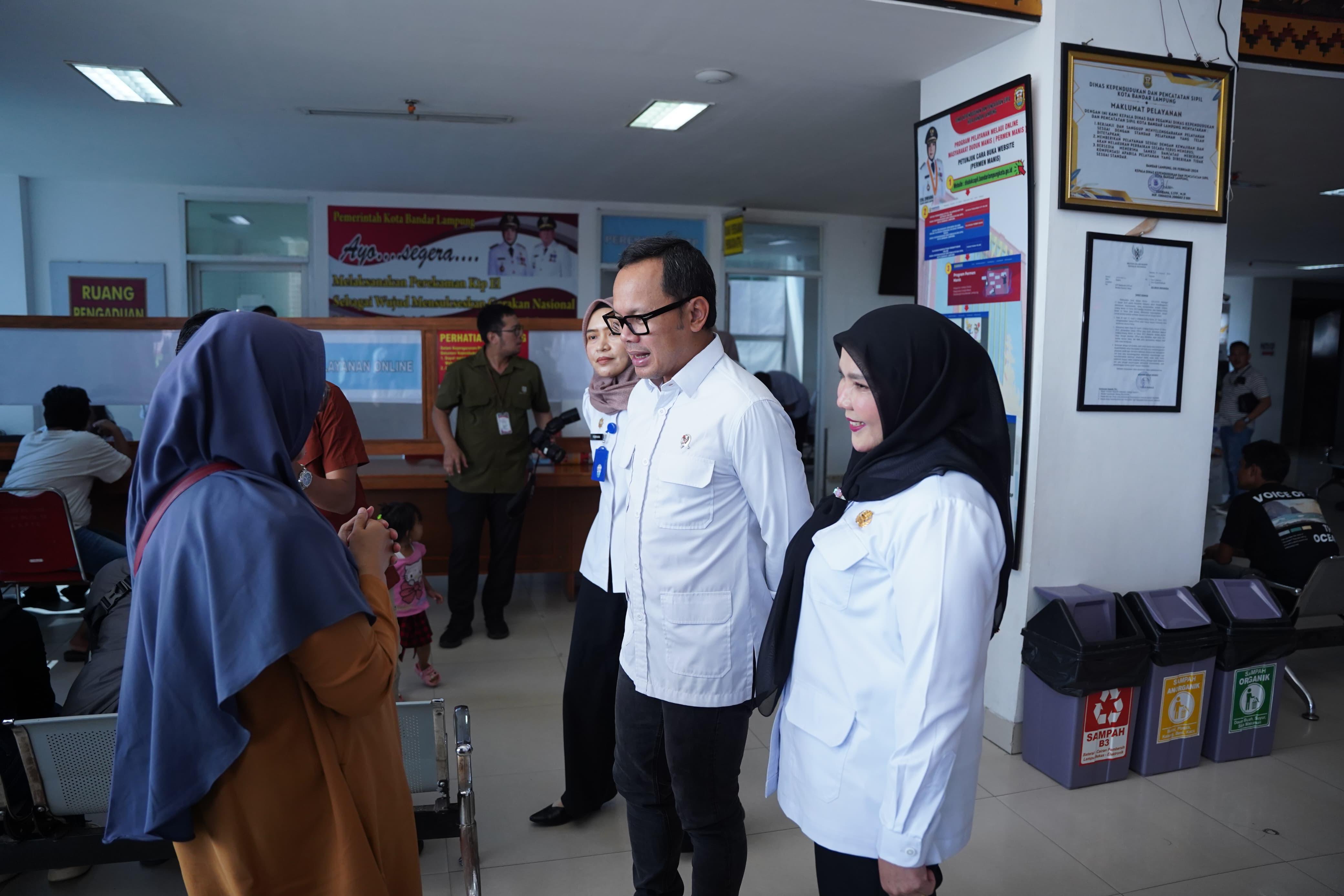 Sidak ke Pemkot Bandar Lampung, Wamendagri Puji Pelayanan MPP dan Ambulan Gratis 24 Jam