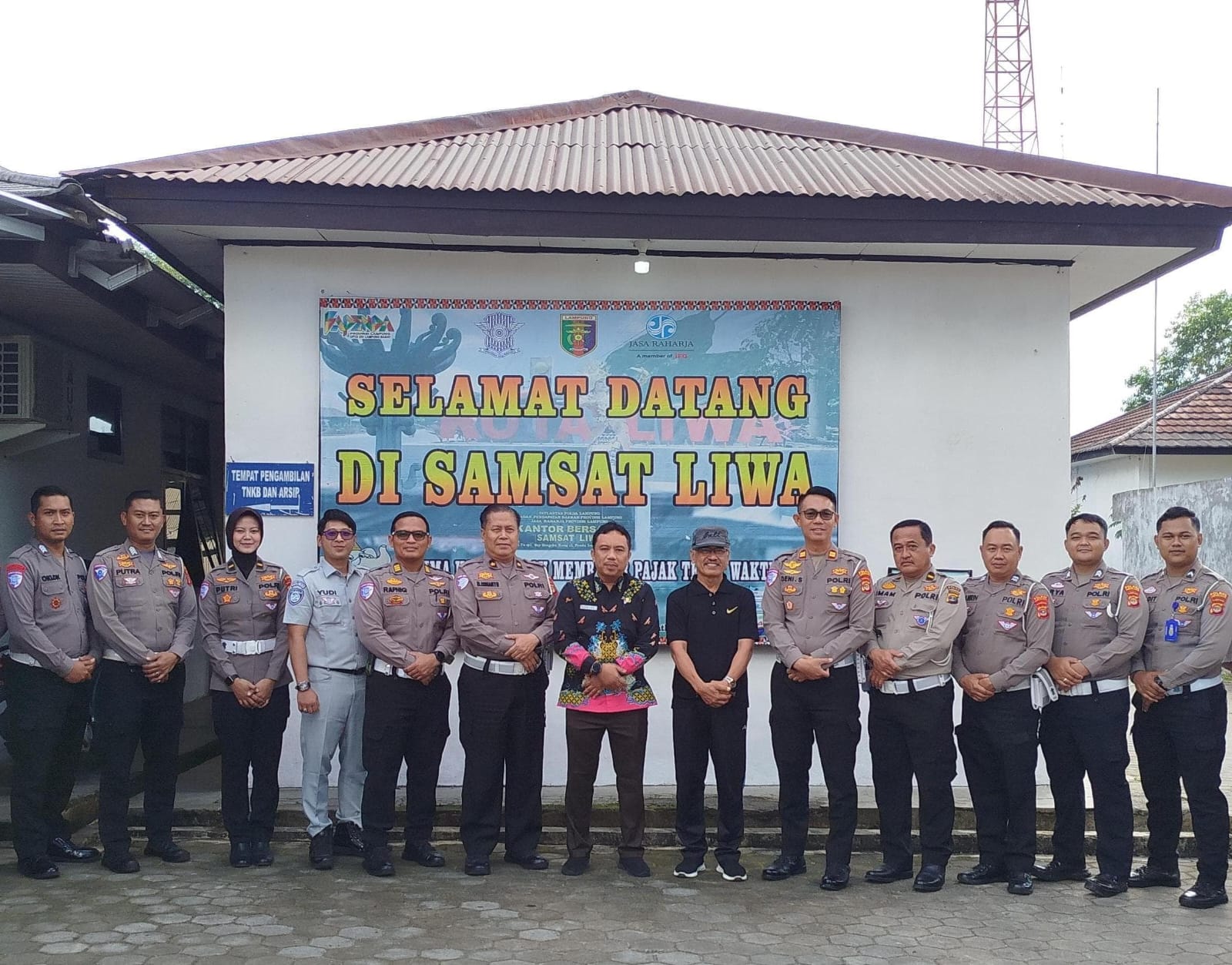 Jelang Pemutihan Berakhir Samsat Liwa Catatkan Pendapatan Lebih 50 Persen dari target.