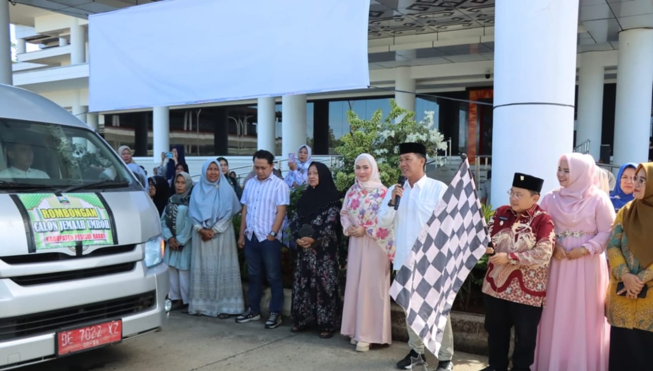 Bupati Dedi Lepas Keberangkatan Jamaah Umroh, Ini Pesannya