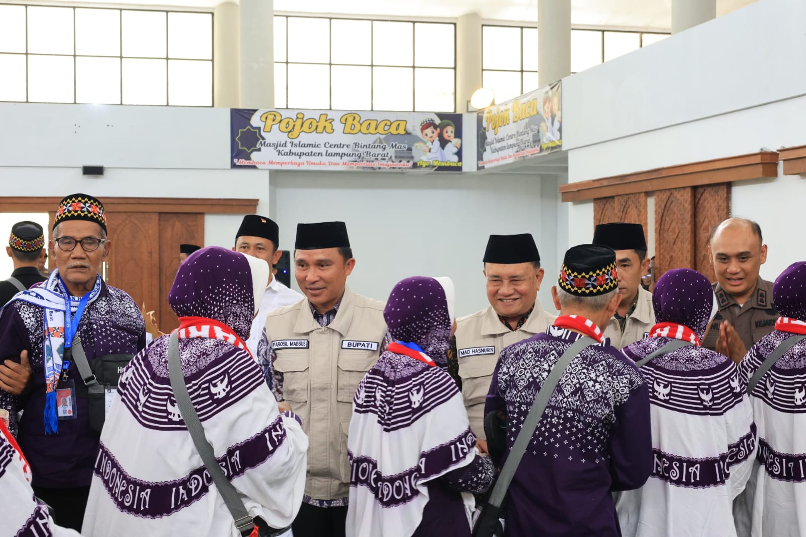Bupati Lambar Lepas Keberangkatan 311 Calhaj Menuju Tanah Suci