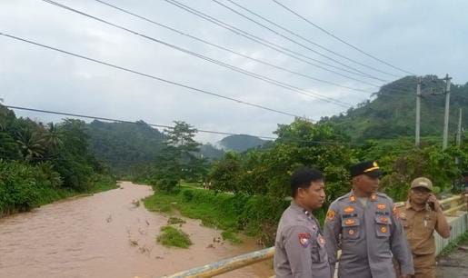 Tiga Mahasiswa KKN Hanyut di Sungai Pesawaran, Dua Ditemukan Meninggal, Satu Hilang