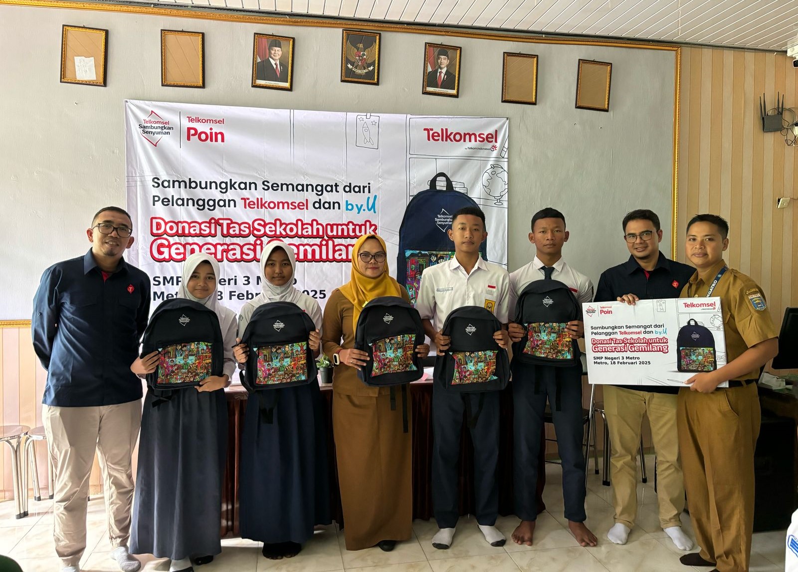 Telkomsel Salurkan Bantuan Tas Sekolah Hasil Penukaran 1 Juta Telkomsel Poin dan uCoin by.U