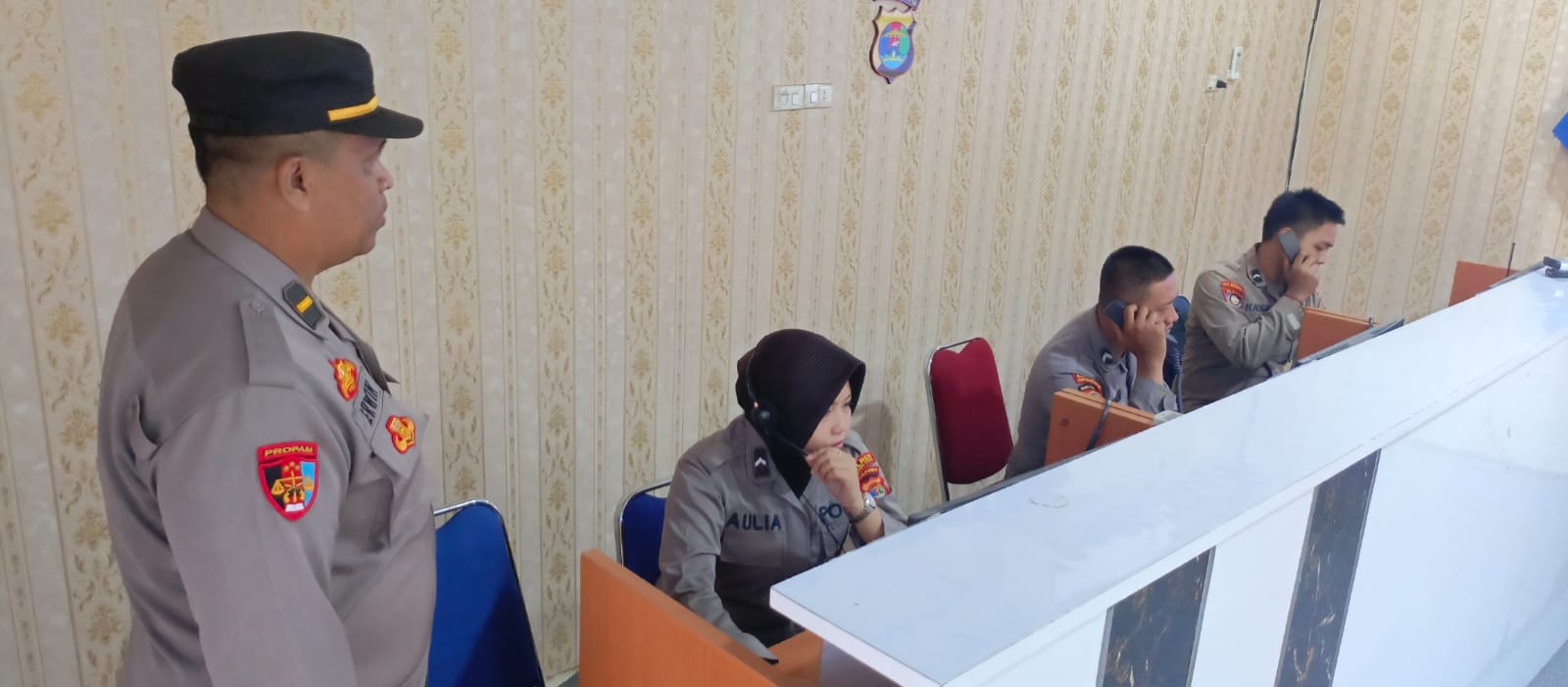 Operator Call Center 110 Polres Lampura All Out Berikan Pelayanan kepada Masyarakat