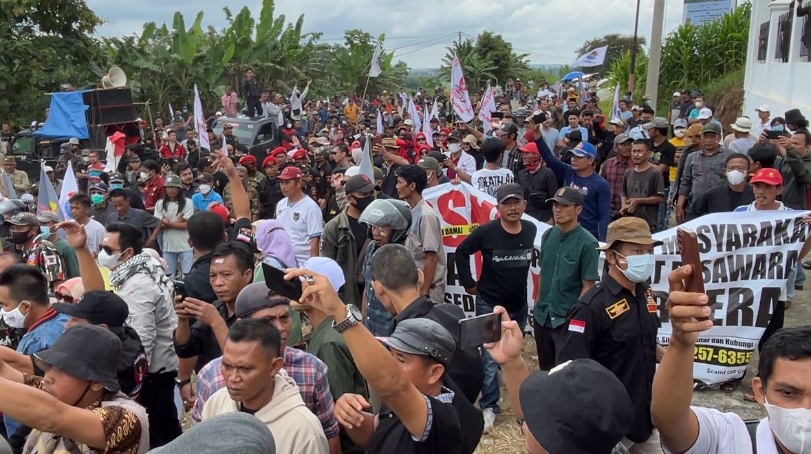 Demo Ricuh, Ribuan Massa Tuntuk KPU Jalankan Putusan MK Secara Penuh