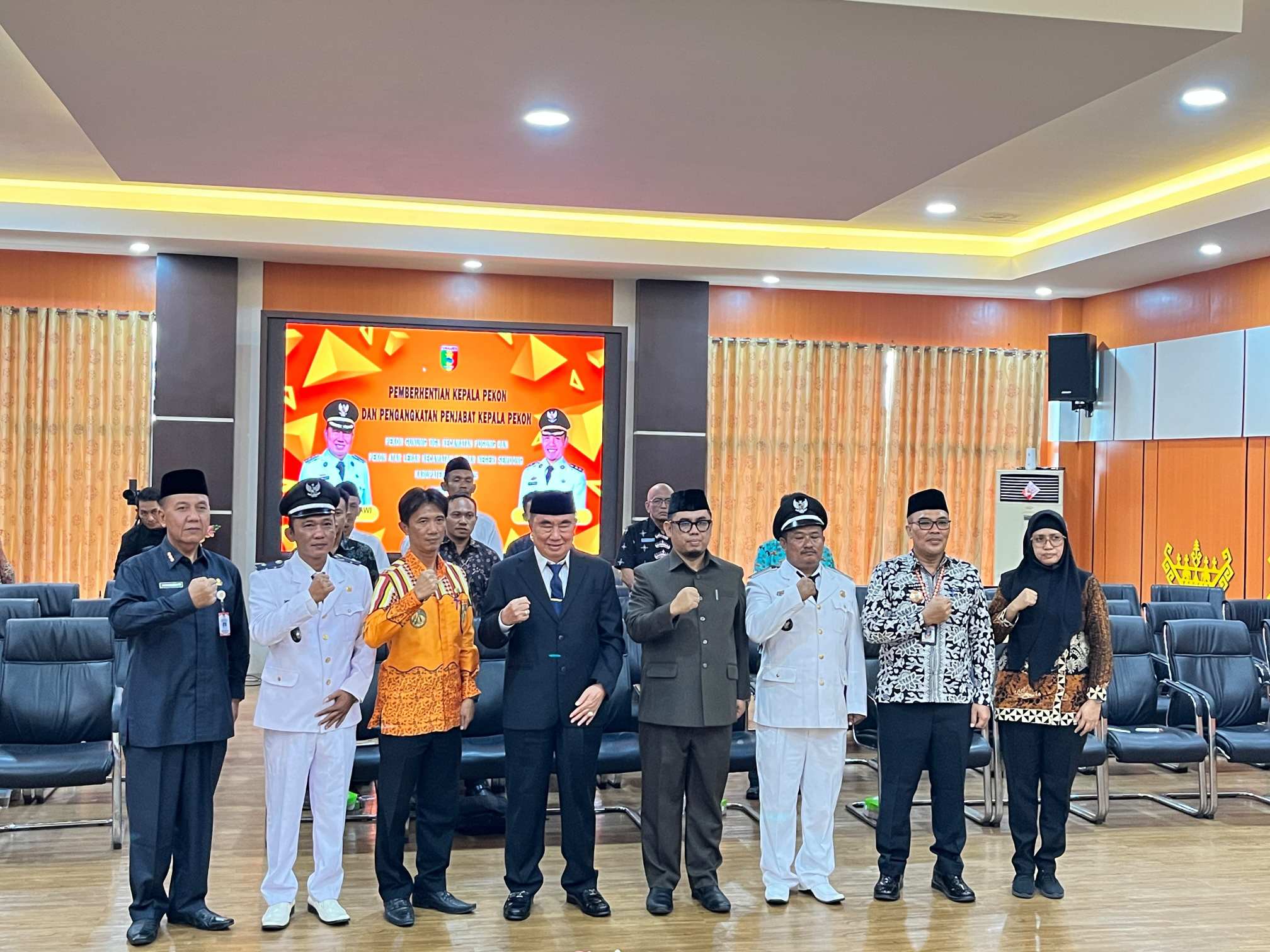Lantik Dua Pj Kepala Pekon, Bupati Tanggamus Tekankan Pelayanan Tanpa Diskriminasi