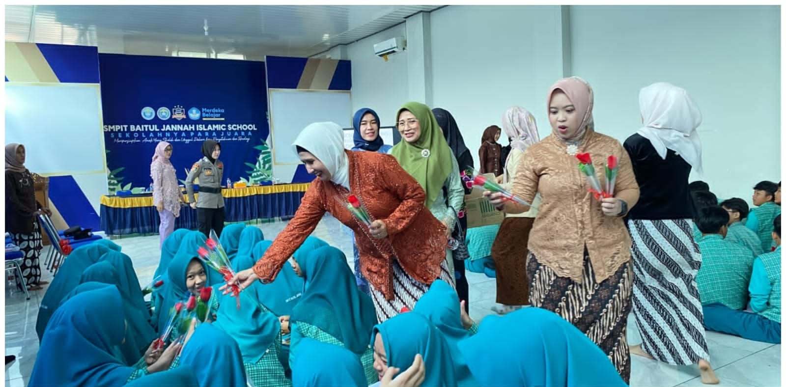 Hari Kartini, Polwan Polda Lampung Edukasi Pencegahan Bullying 