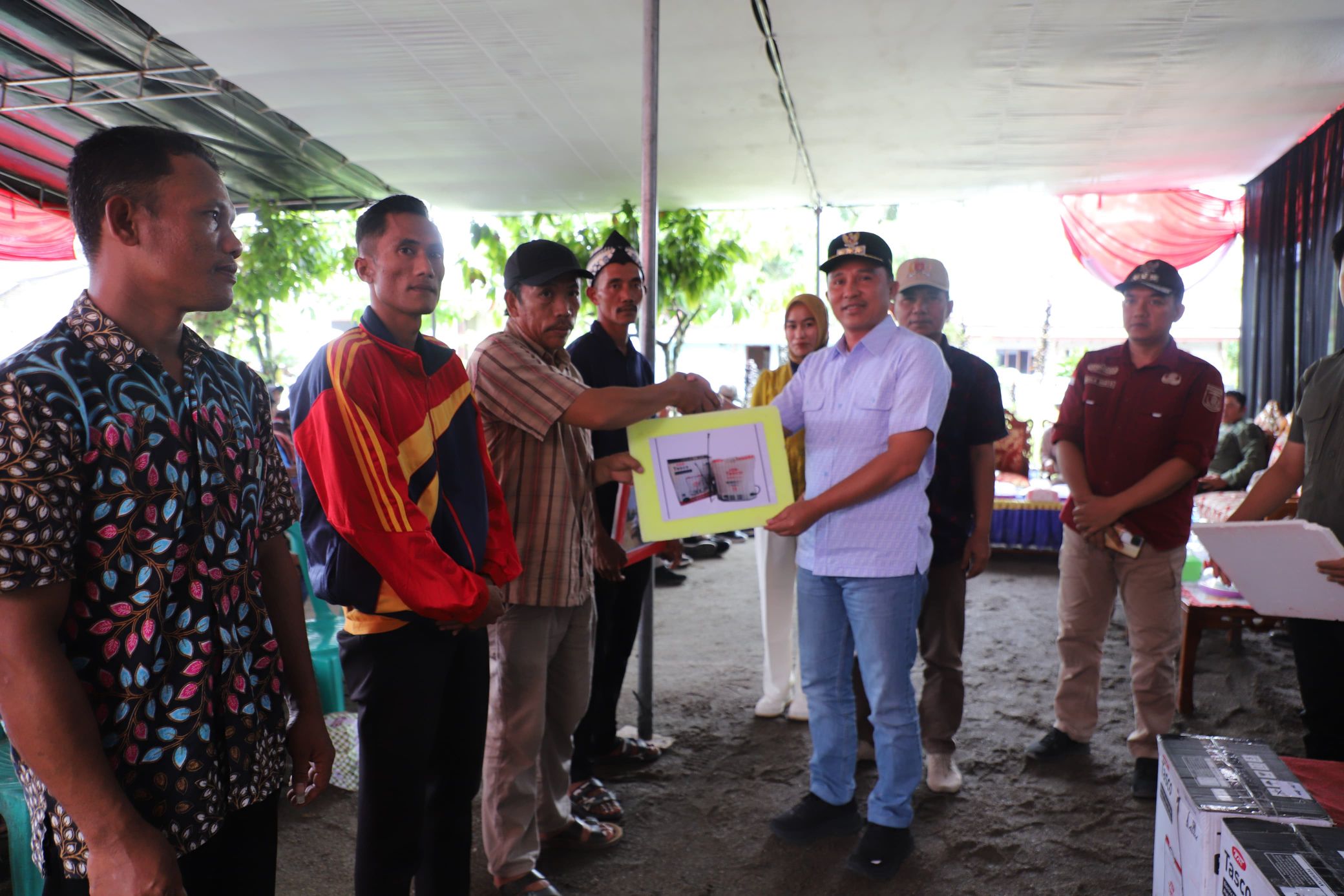 Dukung Swasembada Pangan, Parosil Bantu Alat Pertanian Kelompok Tani di BNS