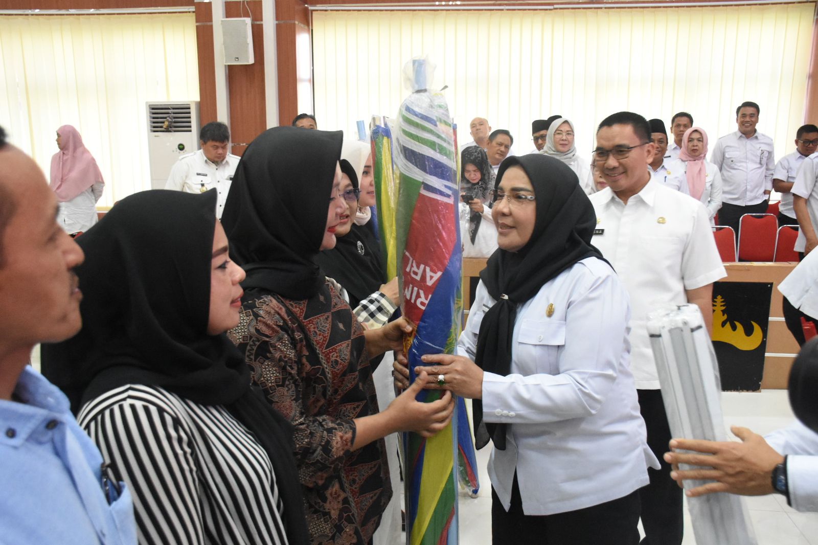 Dinas Perindustrian Bandar Lampung Bagikan Payung Gratis untuk Pelaku UMKM