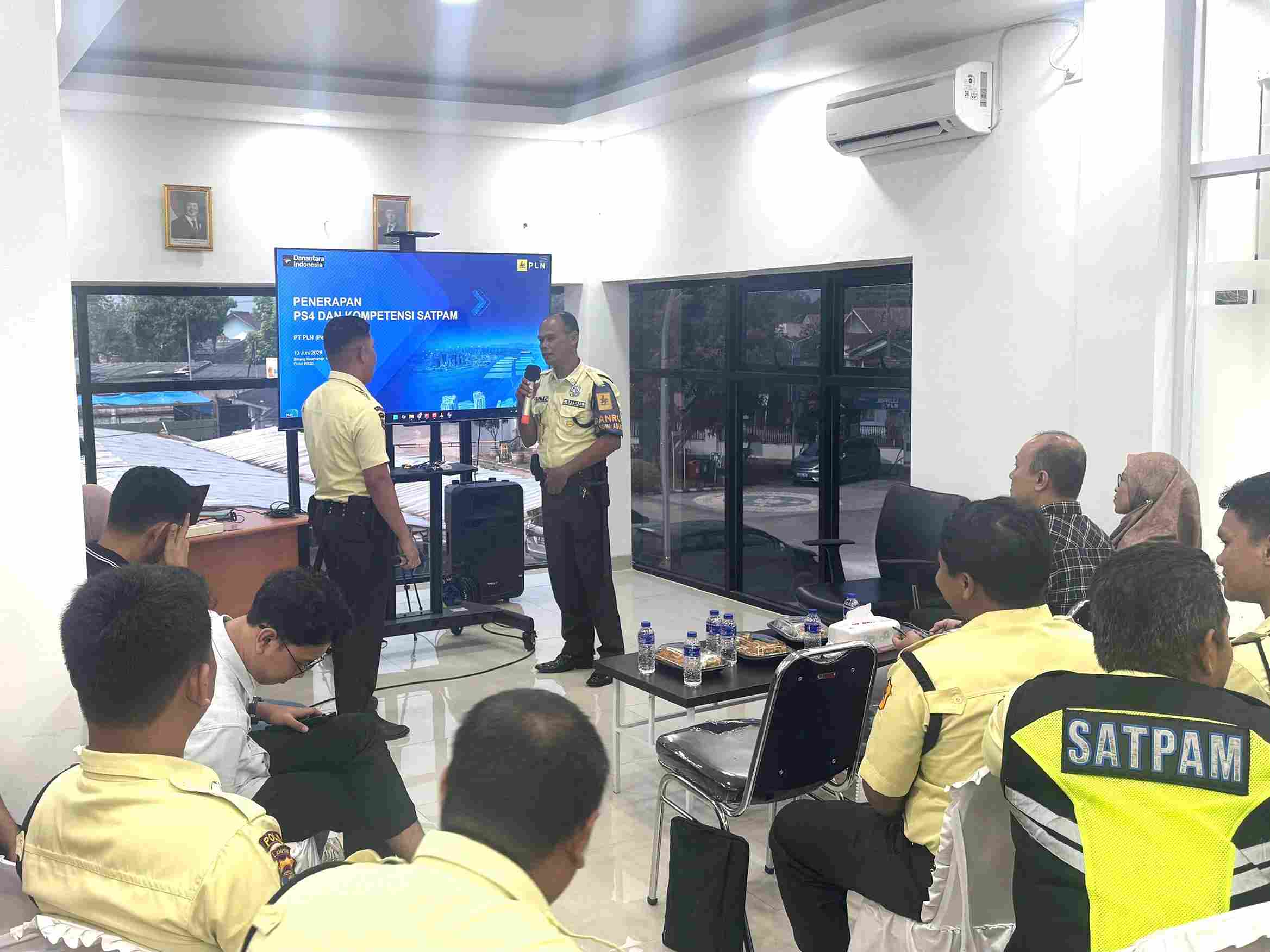 PLN UP3 Kotabumi Perkuat Kompetensi Satpam Melalui Refreshment Pelatihan