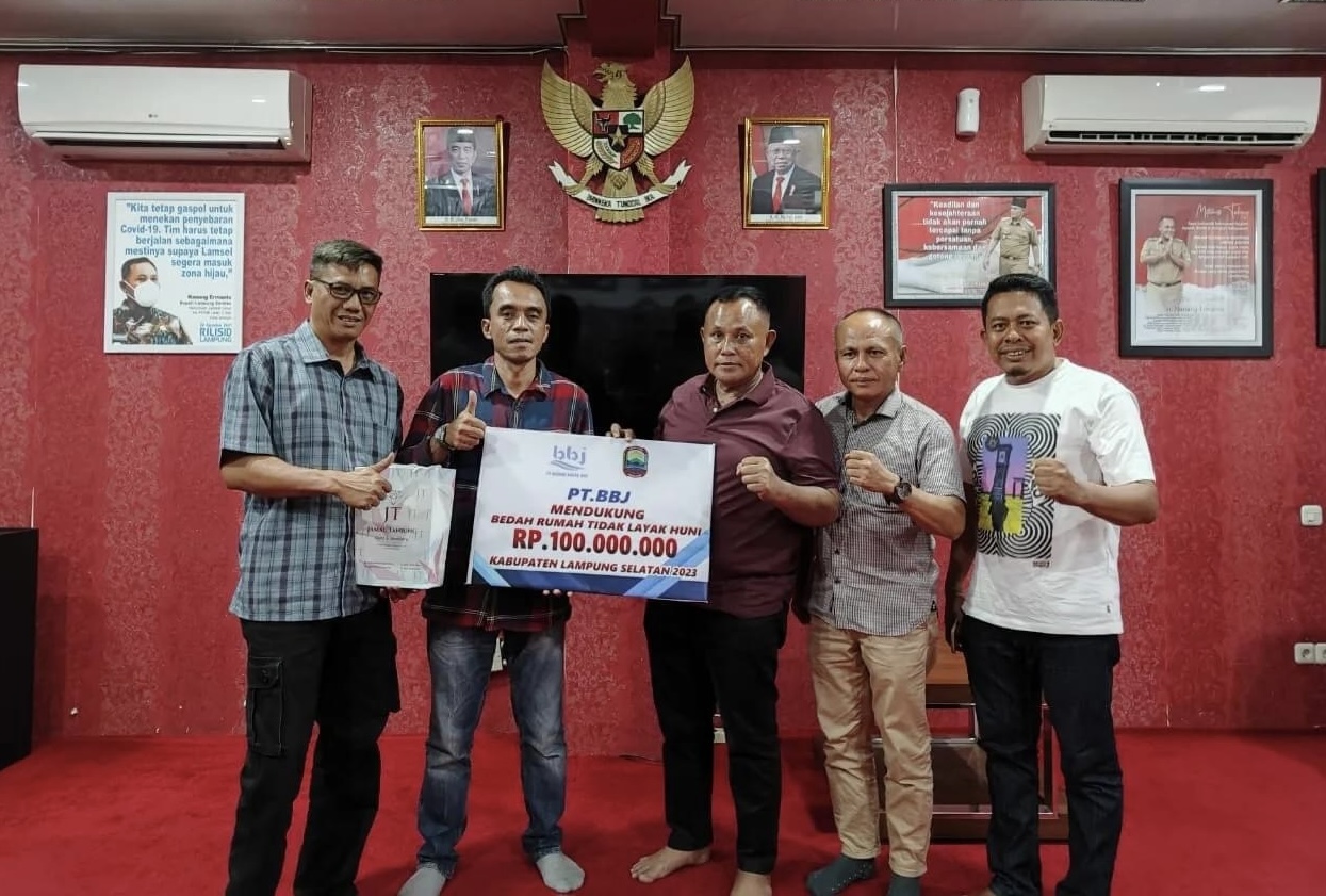 PT BBJ Sokong 100 Juta  ke Pemkab Lamsel Guna Membantu Bedah Rumah 