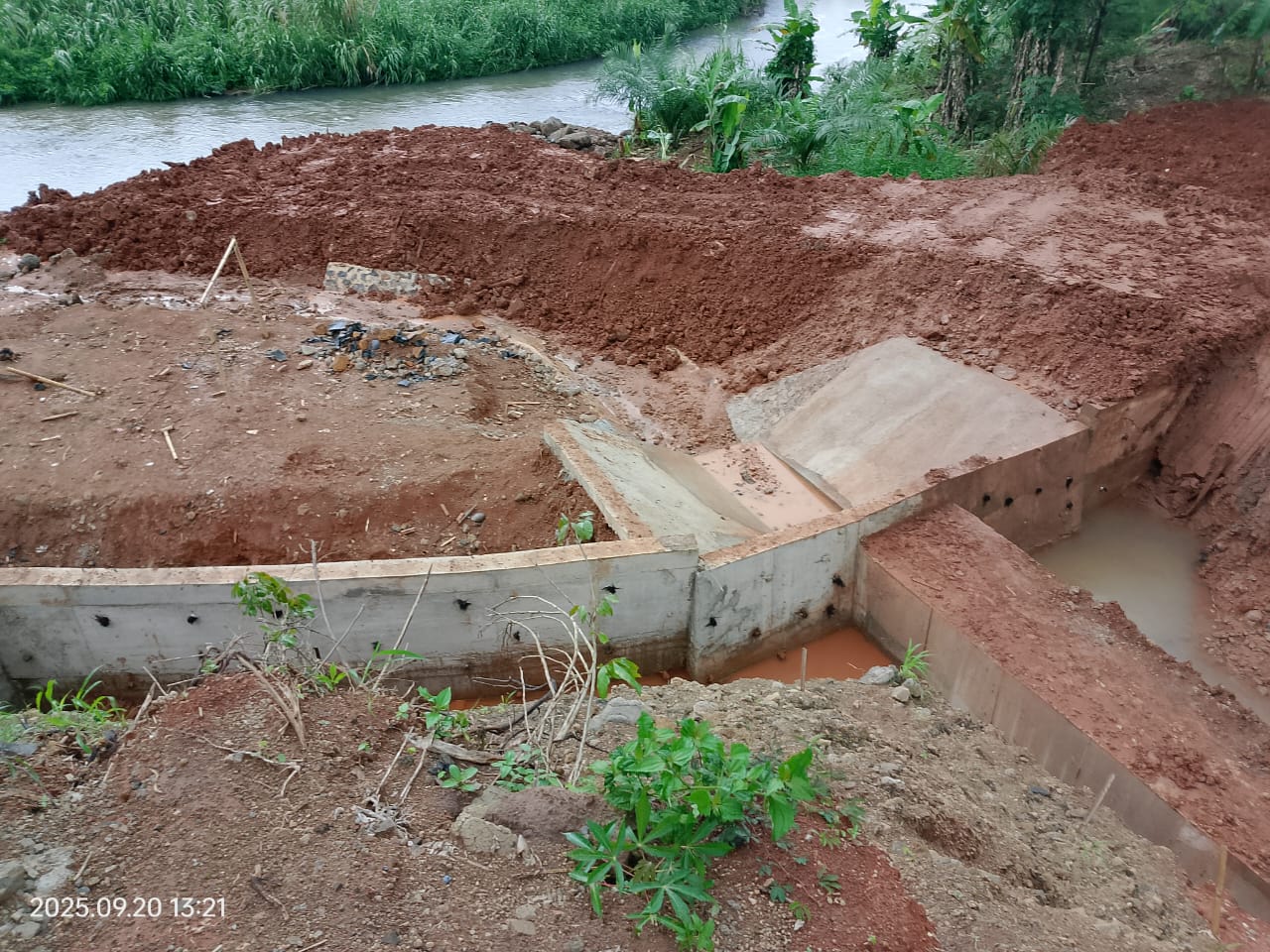 Proyek Irigasi Way Bumi Agung Rp12 Miliar Diduga Gunakan Material Bekas