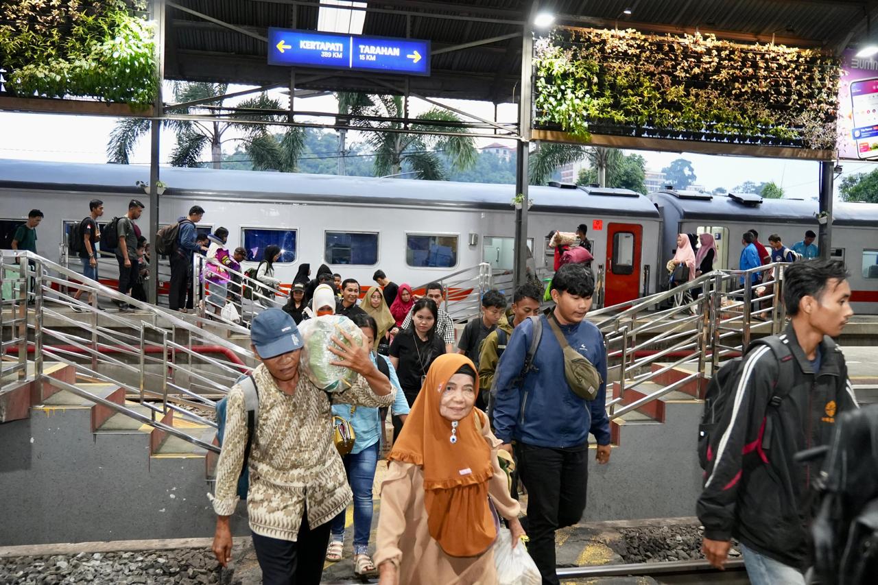 Okupansi Capai 127%, Pelanggan KA Divre IV Tanjungkarang Diimbau Mengatur Waktu Keberangkatan Menuju Stasiun