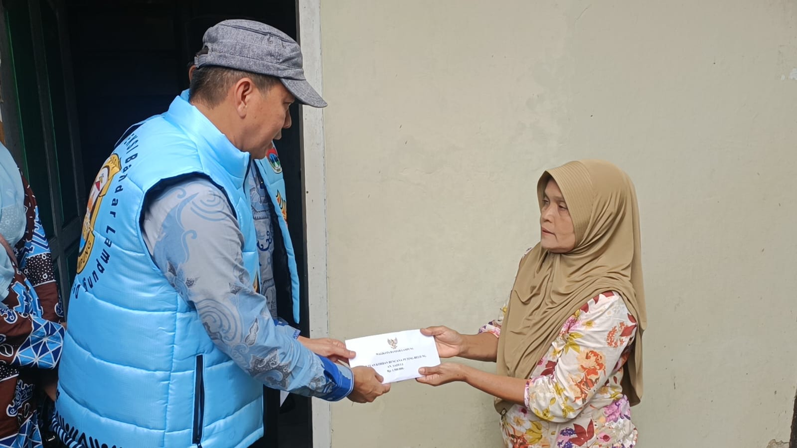 Pemkot Bandar Lampung Beri Tali Asih Uang Tunai ke Korban Puting Beliung