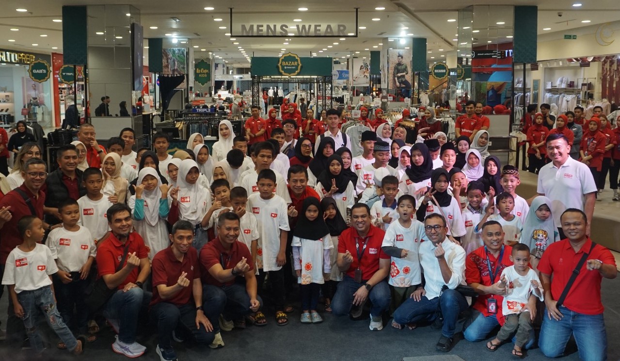 Telkomsel Ajak Anak-Anak Panti Asuhan Belanja dan Berbagi Keberkahan di Palembang
