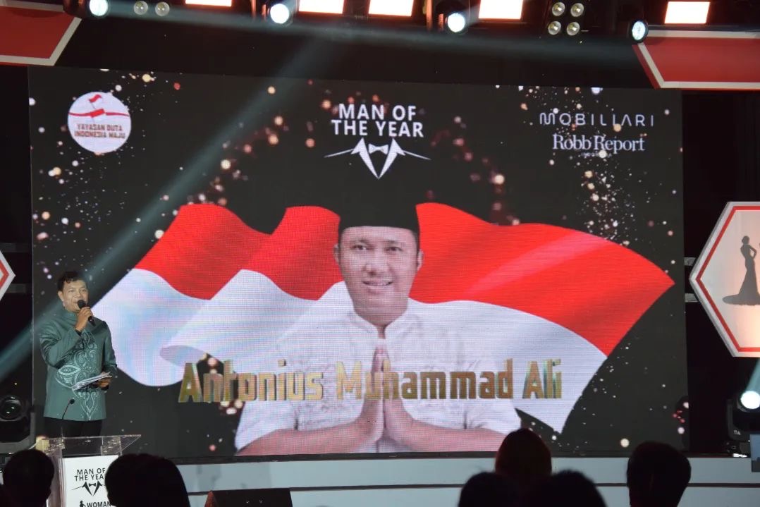 Antonius Muhammad Ali menerima penghargaan sebagai Man of The Year 2024