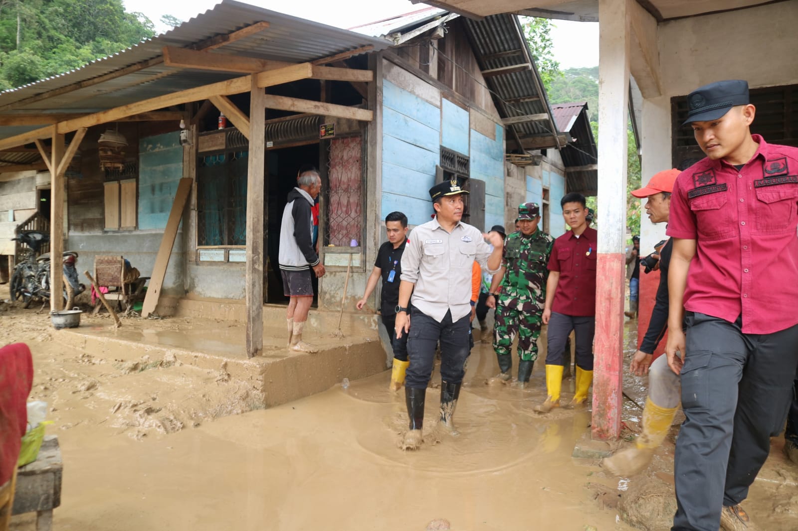 Prihatin dengan Warga Terdampak Banjir, Parosil Salurkan Bantuan