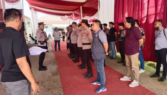 Polisi Siagakan Personil Dalam Mengamankan Tahapan Pendaftaran Cakada Di KPU