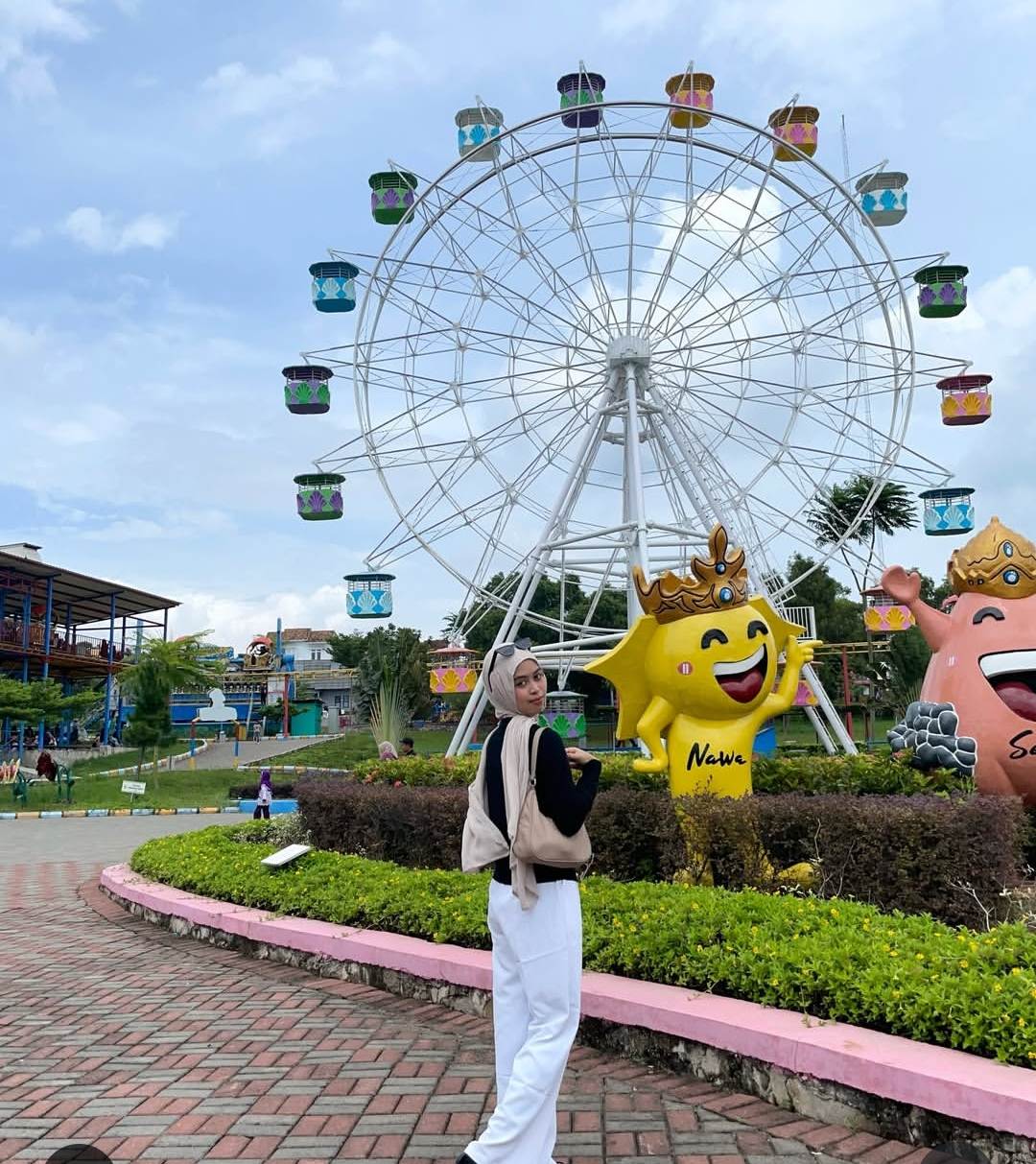 Krakatau Park Meledak Diserbu Wisatawan, Lonjakan Libur Lebaran Tak Terbendung
