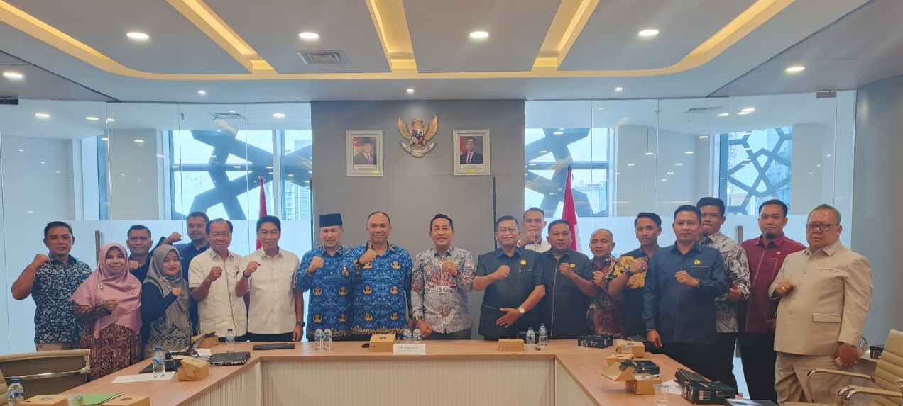 Diskominfo Dampingi Komisi III DPRD Lamtim Konsultasi ke Kemenkomdigi Terkait Regulasi Jaringan Kabel Udara