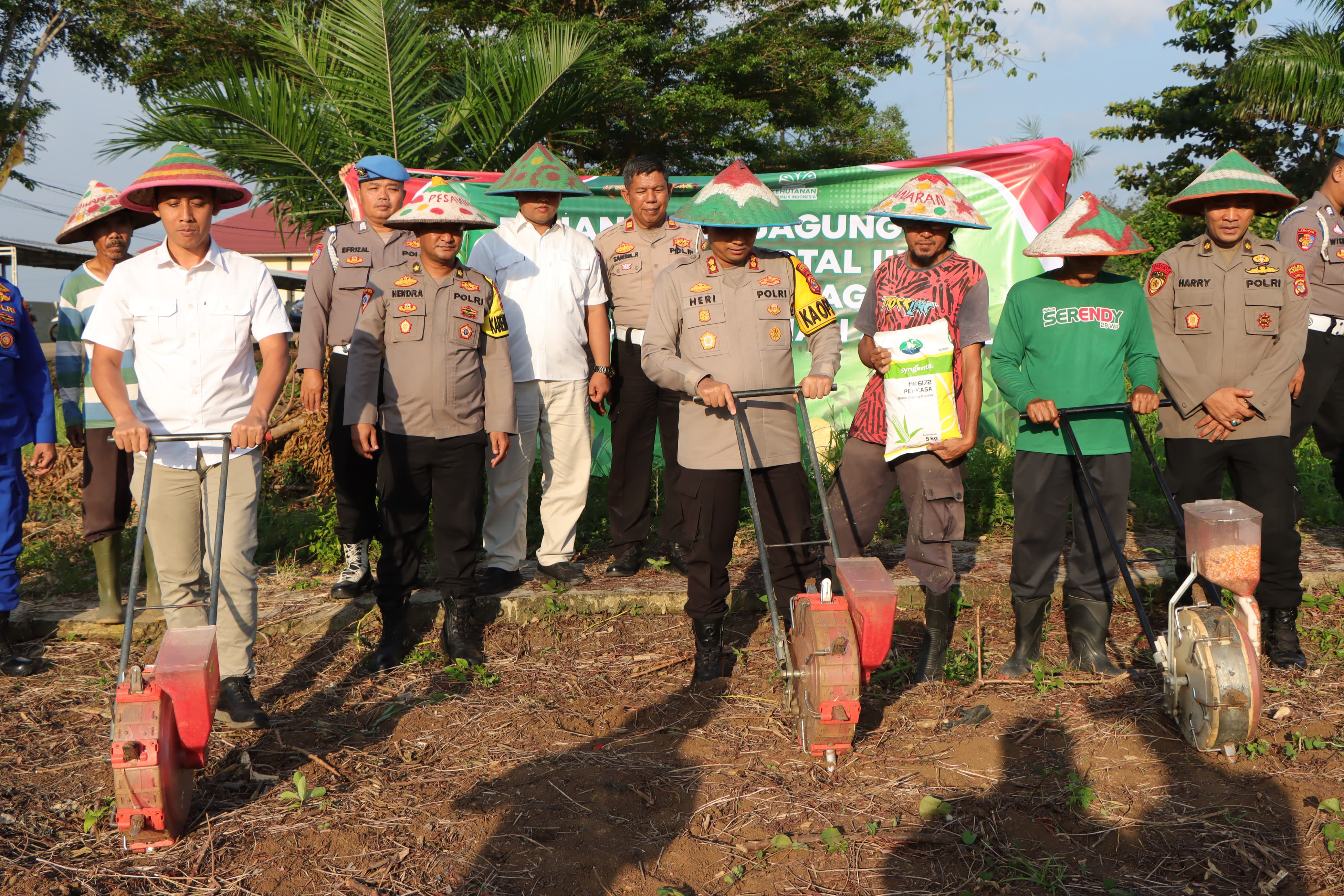 Dukung Ketahanan Pangan Nasional, Polres Pesawaran Gelar Penanaman Jagung Serentak