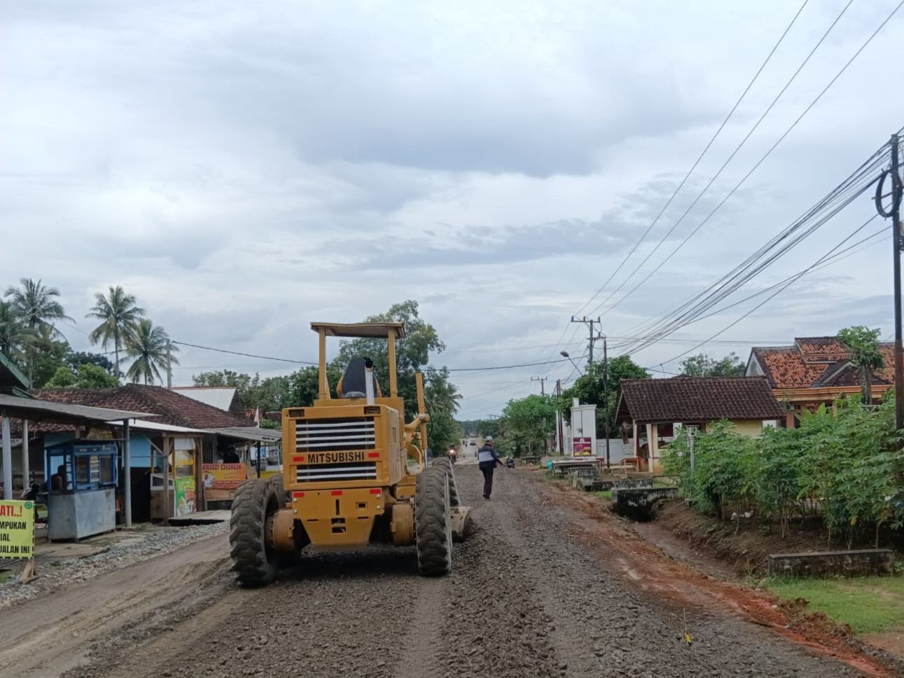 Sambut Lebaran, Gubernur Instruksikan Percepat Perbaikan Jalan Ruas Kalirejo-Bangun Rejo