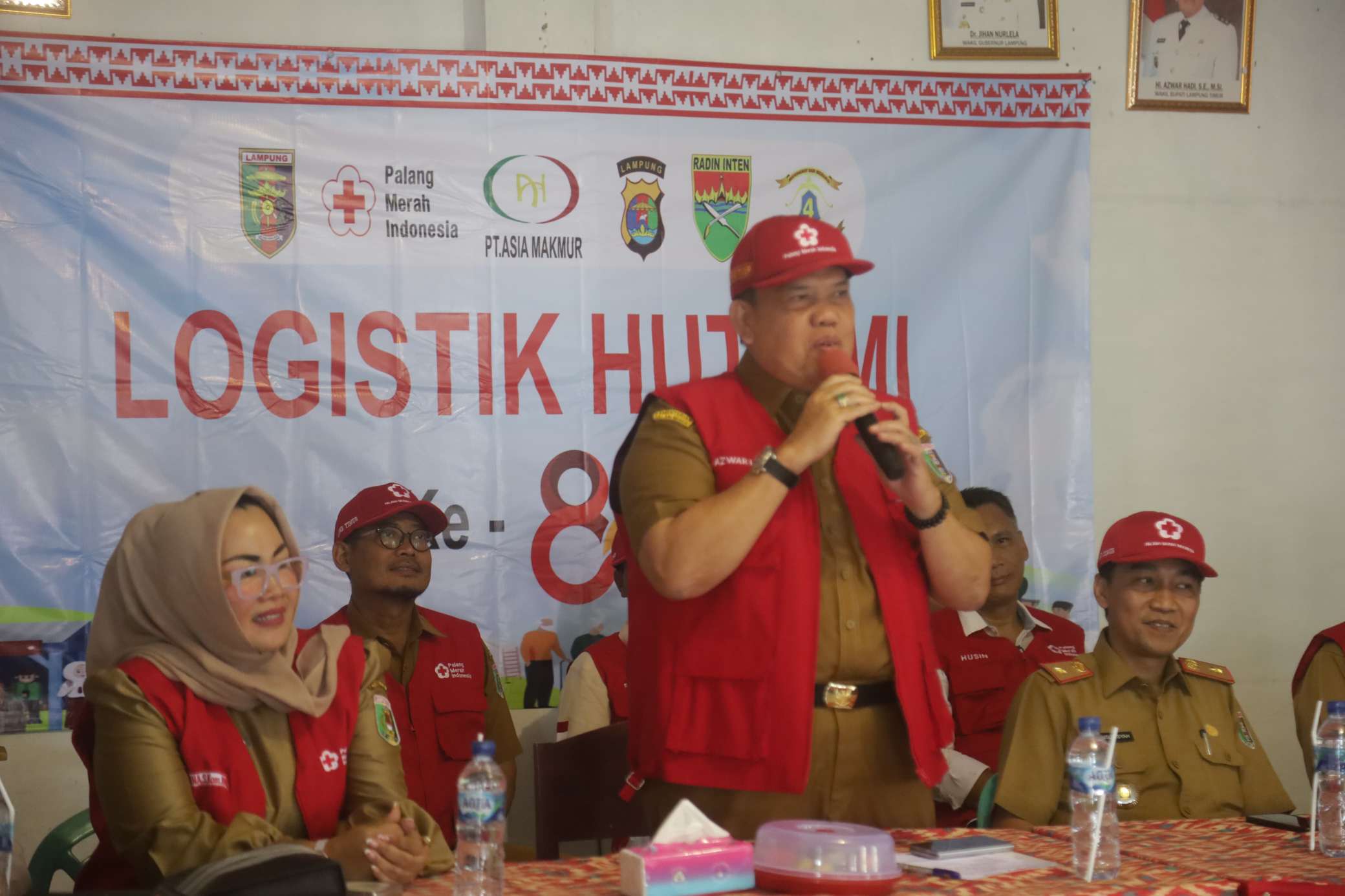 Ketua PMI Lampung Timur Azwar Hadi Salurkan Bantuan Beras di Way Bungur