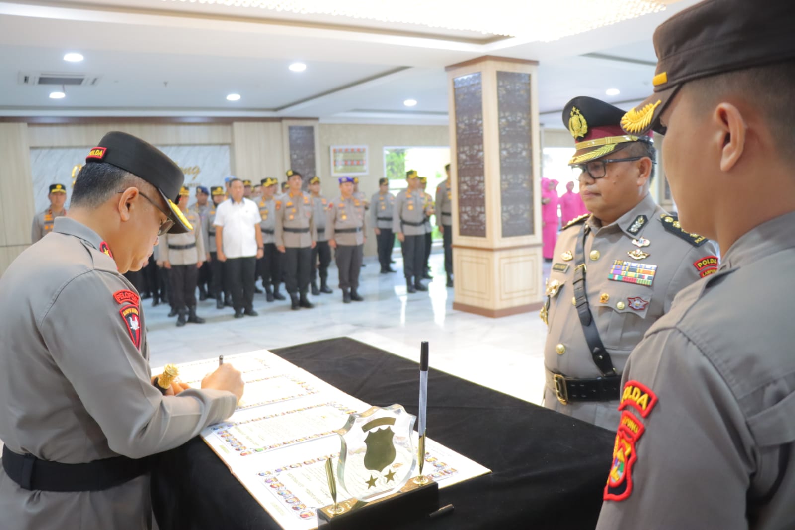 Kapolda Pimpin Sertijab Karorena Polda Lampung yang Baru