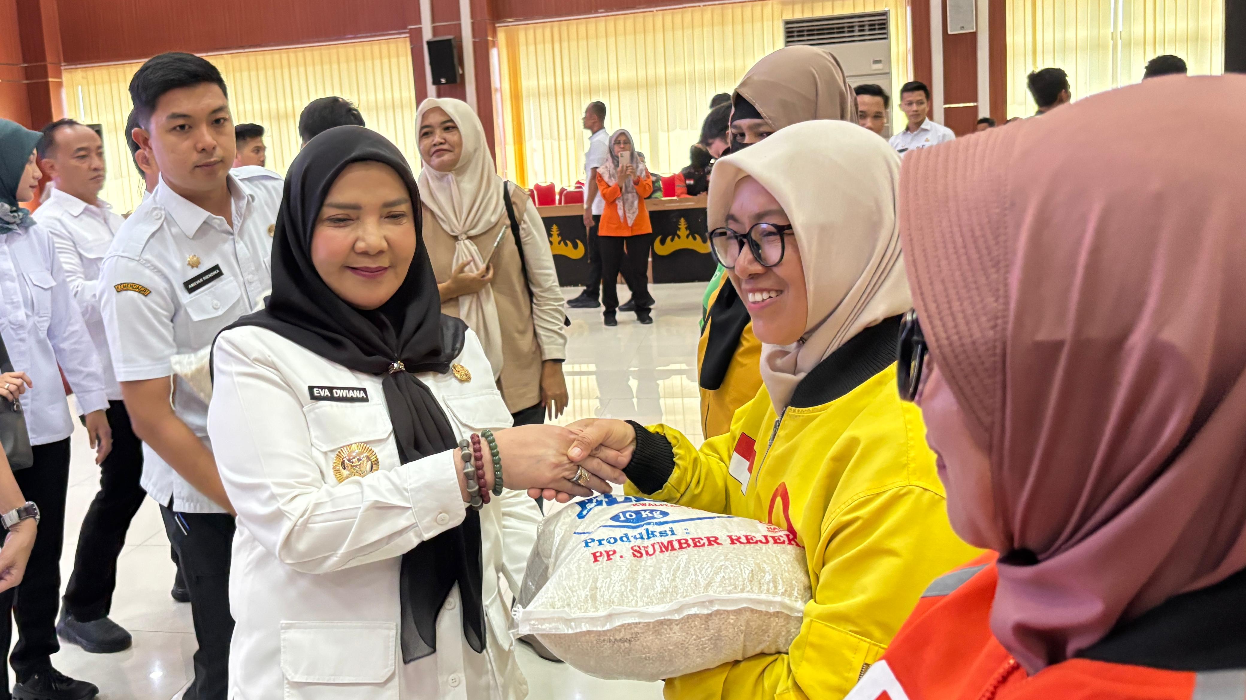Pemkot Bandar Lampung Beri Seribu Ojol Bantuan Beras Hingga Program Umroh