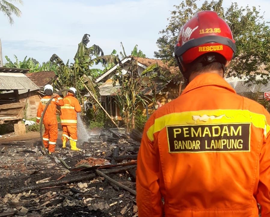 Damkar Mogok, Pesawaran Minta Bantuan Damkar Kota Bandar Lampung