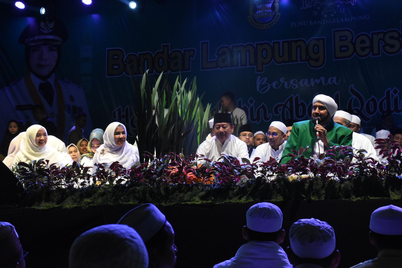 Warga Bandar Lampung Bersholawat Bersama Habib Syech Bin Abdul Qodir Assegaf