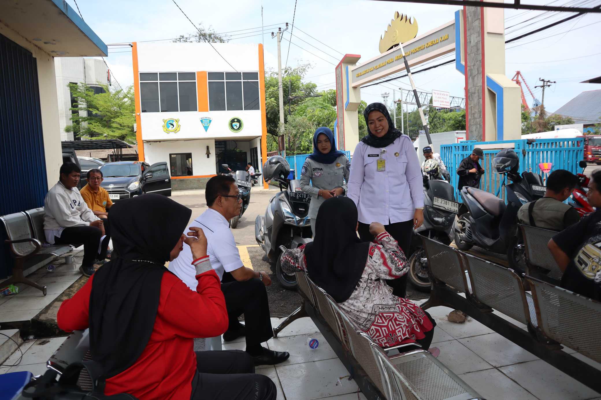 Pastikan Pelayanan Optimal, Kepala Bapenda Lampung Tinjau Samsat Kontainer di Pelabuhan Panjang