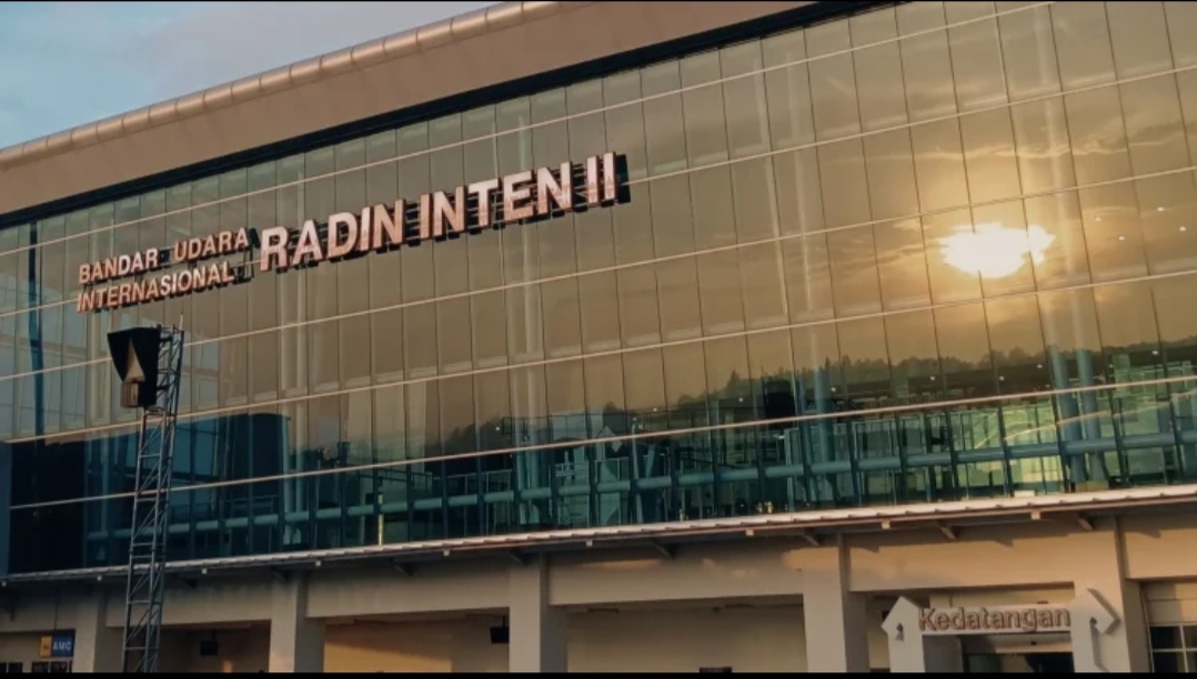 Erupsi Anak Krakatau Ganggu Enam Penerbangan di Bandara Radin Inten II