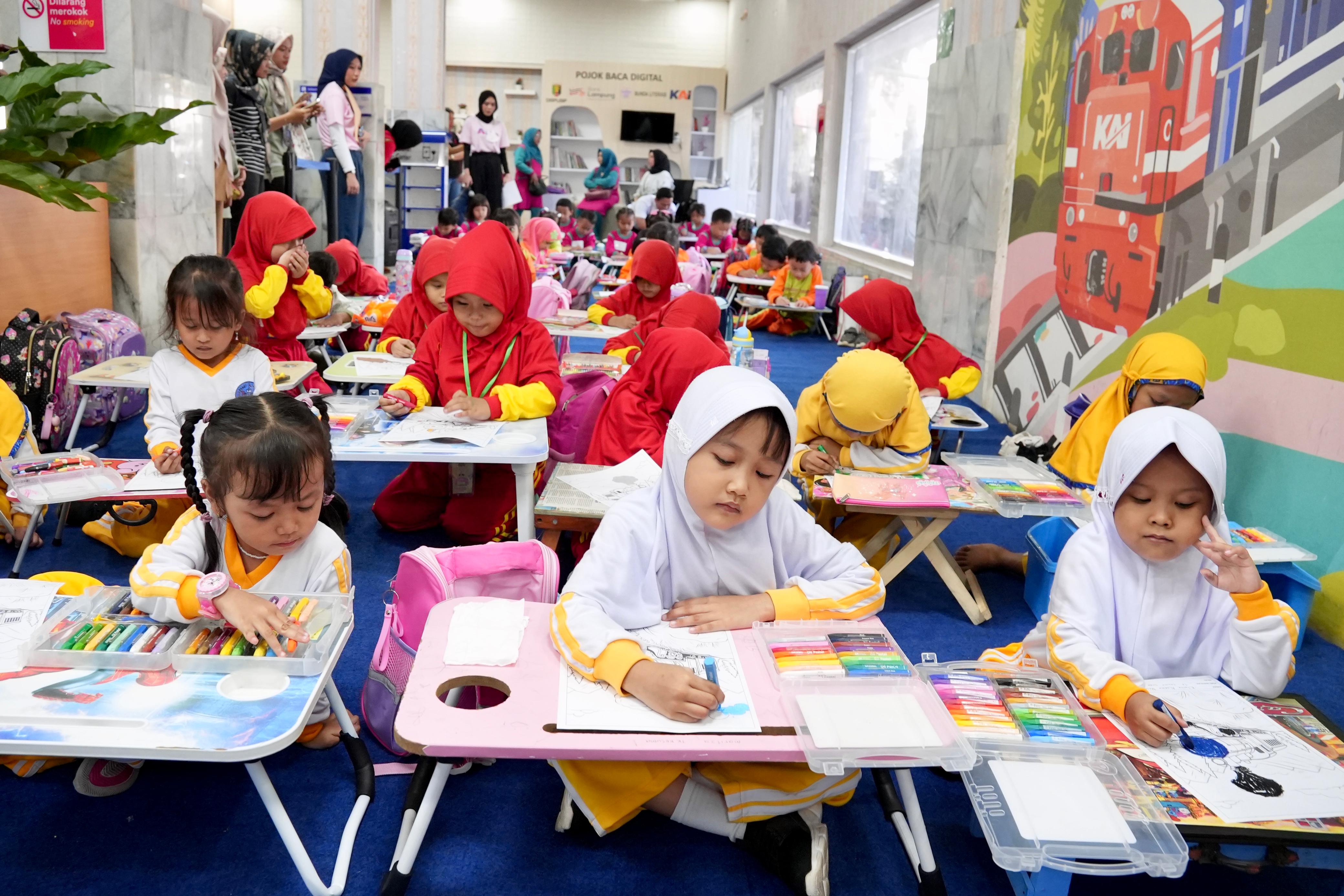 KAI Divre Tanjungkarang Gelar Lomba Mewarnai di Peringatan Hari Anak Nasional