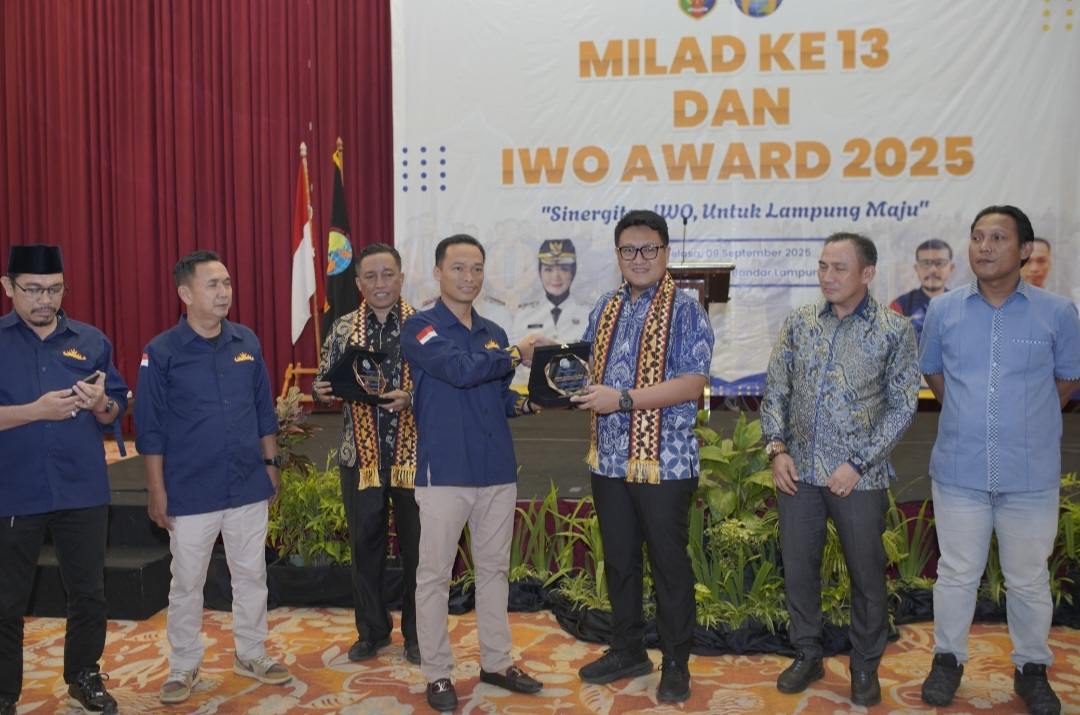 Milad ke-13, IWO Lampung Beri Penghargaan kepada Tokoh Pendorong Percepatan Pembangunan Daerah