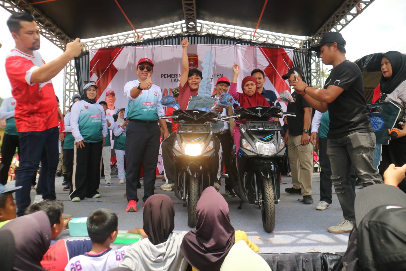 Pesta Rakyat HUT Ke 34 Lampung Barat Berlangsung Semarak dan Bertabur Hadiah