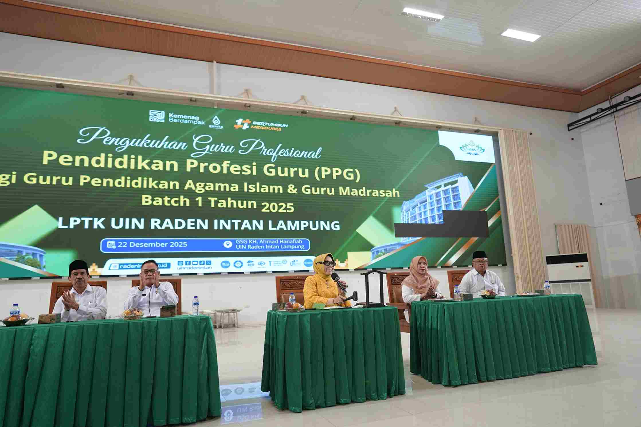 Tersebar Seluruh Indonesia, UIN RIL Kukuhkan 1194 Guru Profesional